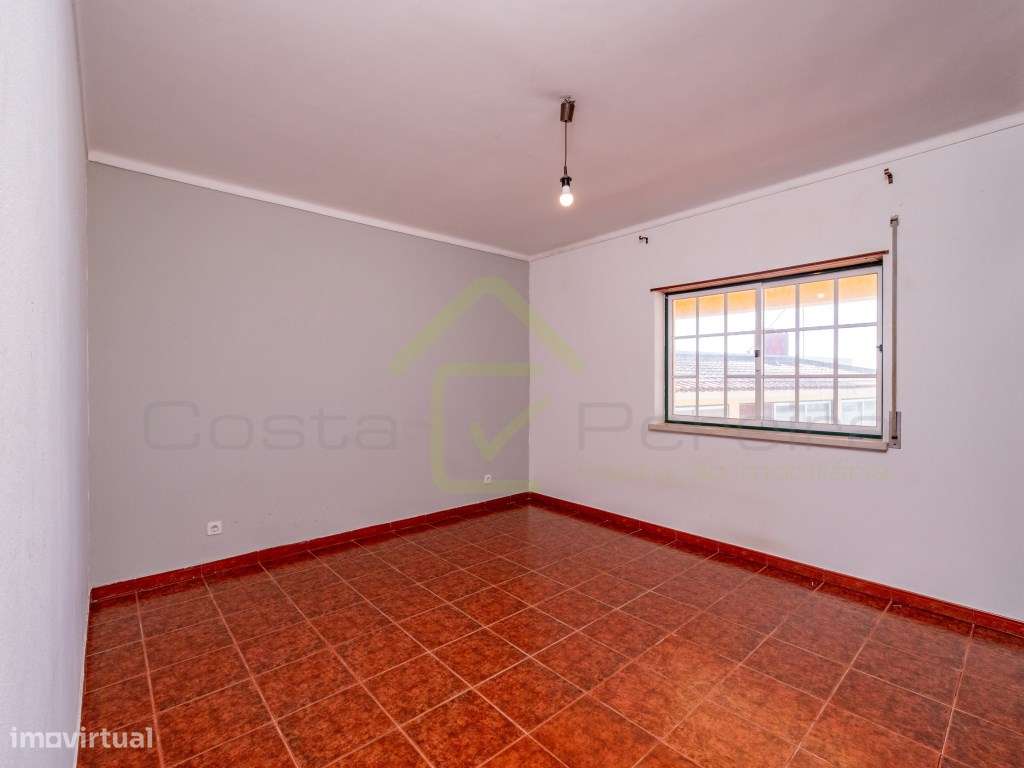 Moradia T2+2 com piscina e vista Mar-9