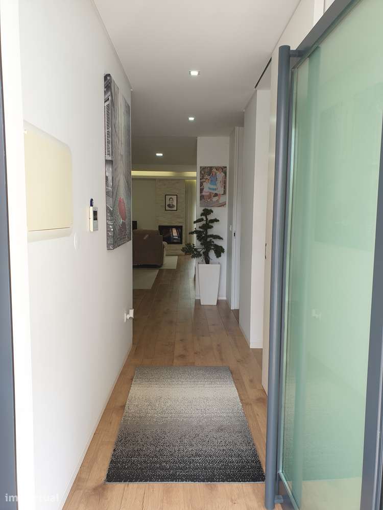 Semi-detached bifamily house — Moradia geminada bifamiliar - Grande imagem: 5/15