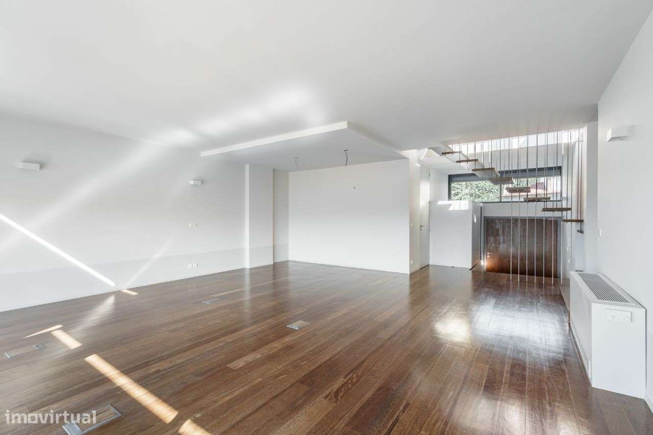 Penthouse Luxuosa com Piscina e Vistas 360º no Coração de Braga-18