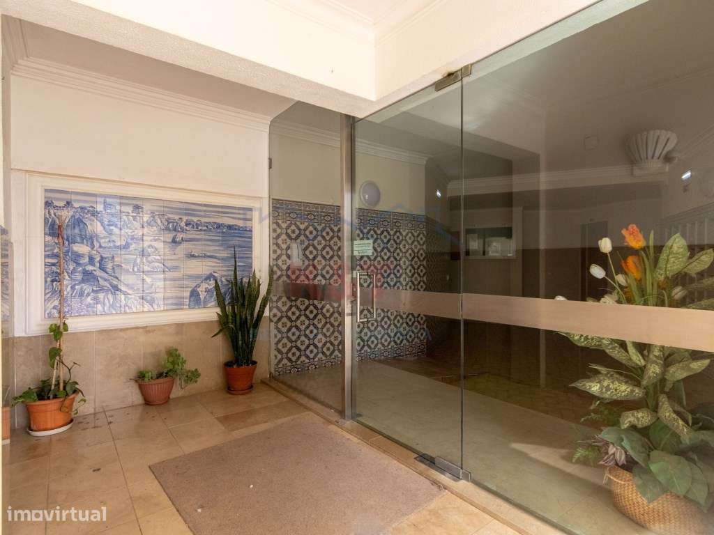 T2 remodelado na 1ª linha da Praia da Rocha-31