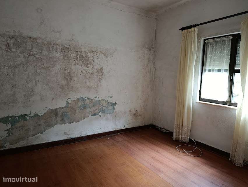 Moradia T3 geminada, com quintal, em Santa Clara, Coimbra-7