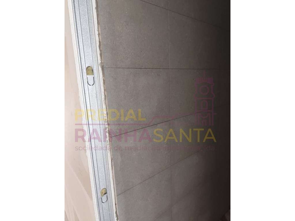 Prédio em reconstrução com 5 apartamentos T! - Grande imagem: 4/4