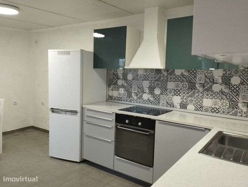 T2 - Semi Mobilado em zona tranquila, perto zona comercial. - Grande imagem: 5/8