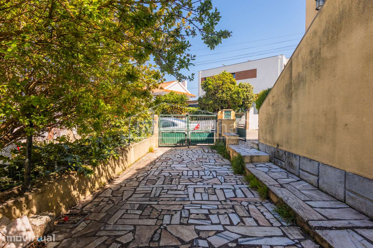 Moradia Dividida em 3 Apartamentos Caparide - São Domingos de Rana-24