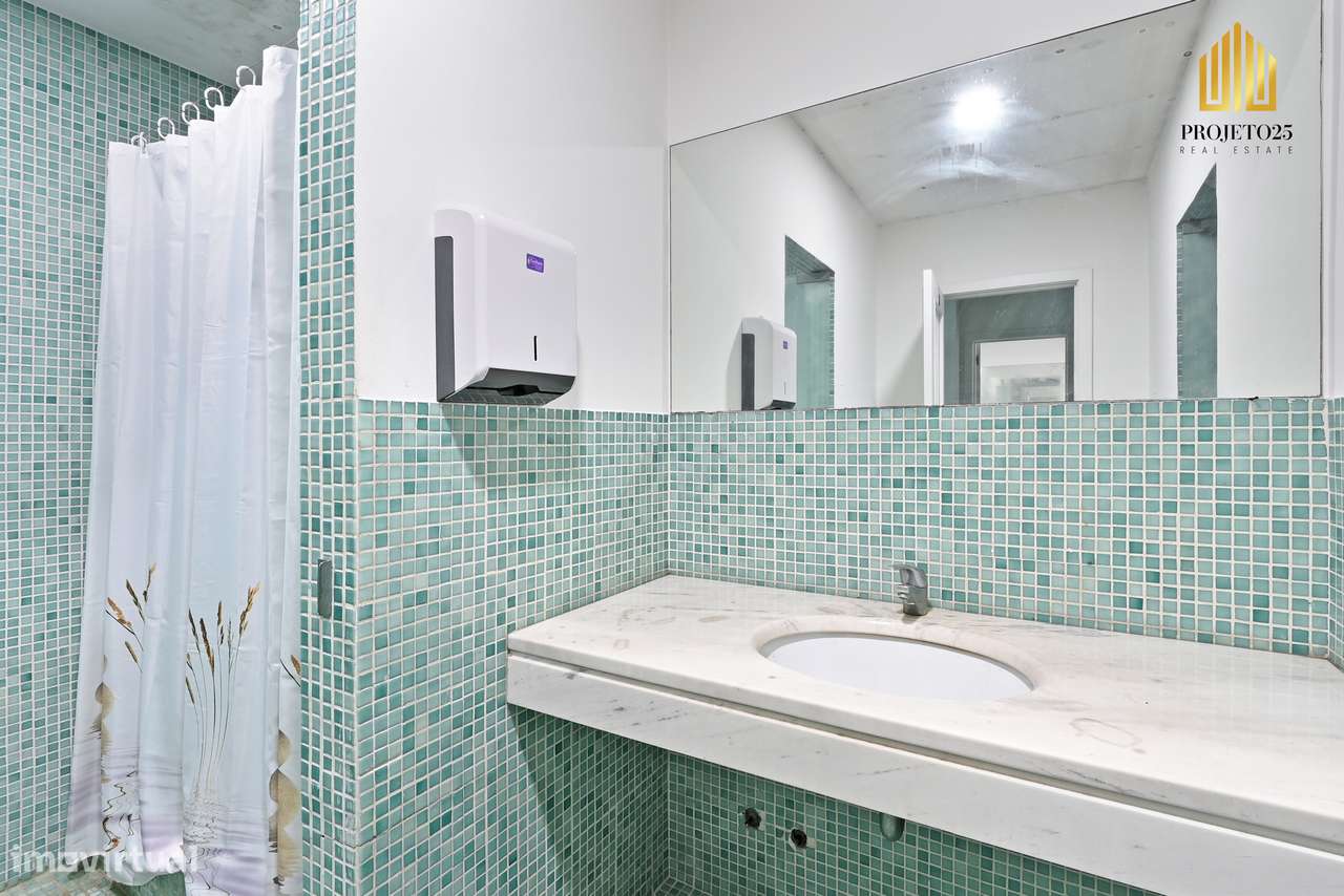 T2 Com Terraço Privativo em Condº Fechado com Piscina Coberta e Jardim-35