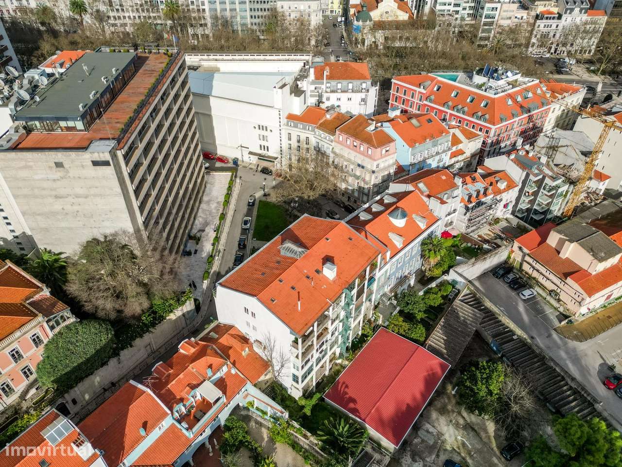 Apartamento T3 renovado junto à Avenida da Liberdade-31