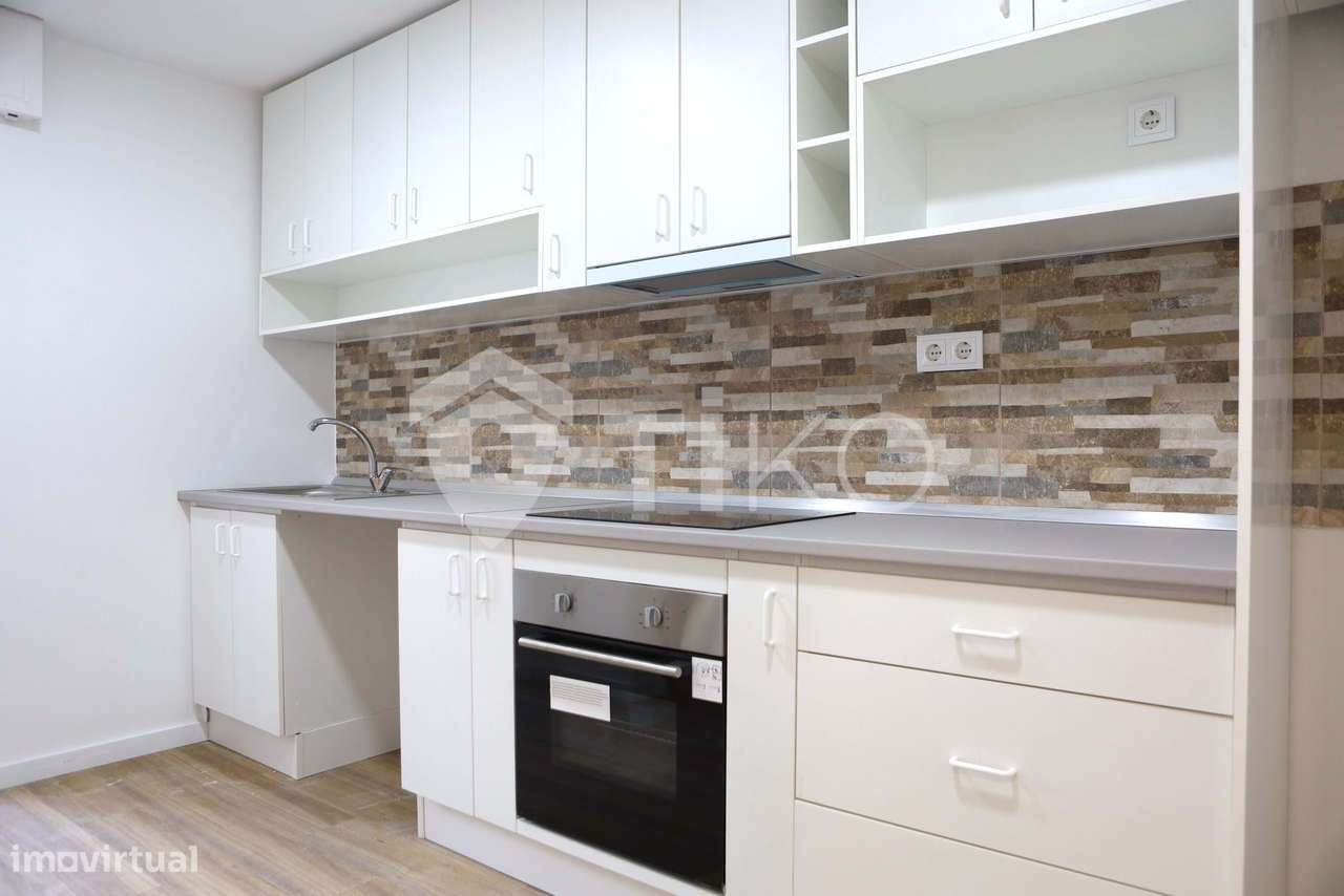 Invista no Seu Futuro: Apartamento T3 em  processo de renovação Total-1