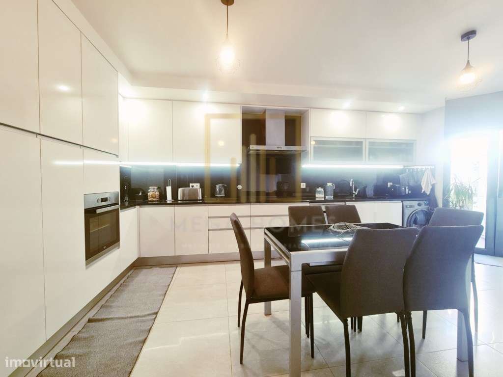 Apartamento T3 com Terraço e 3 WC, em Lagoa.-15