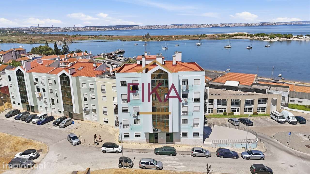 T3 Duplex com Vista Rio e Garagem Box no Centro Histórico do Seixal-38