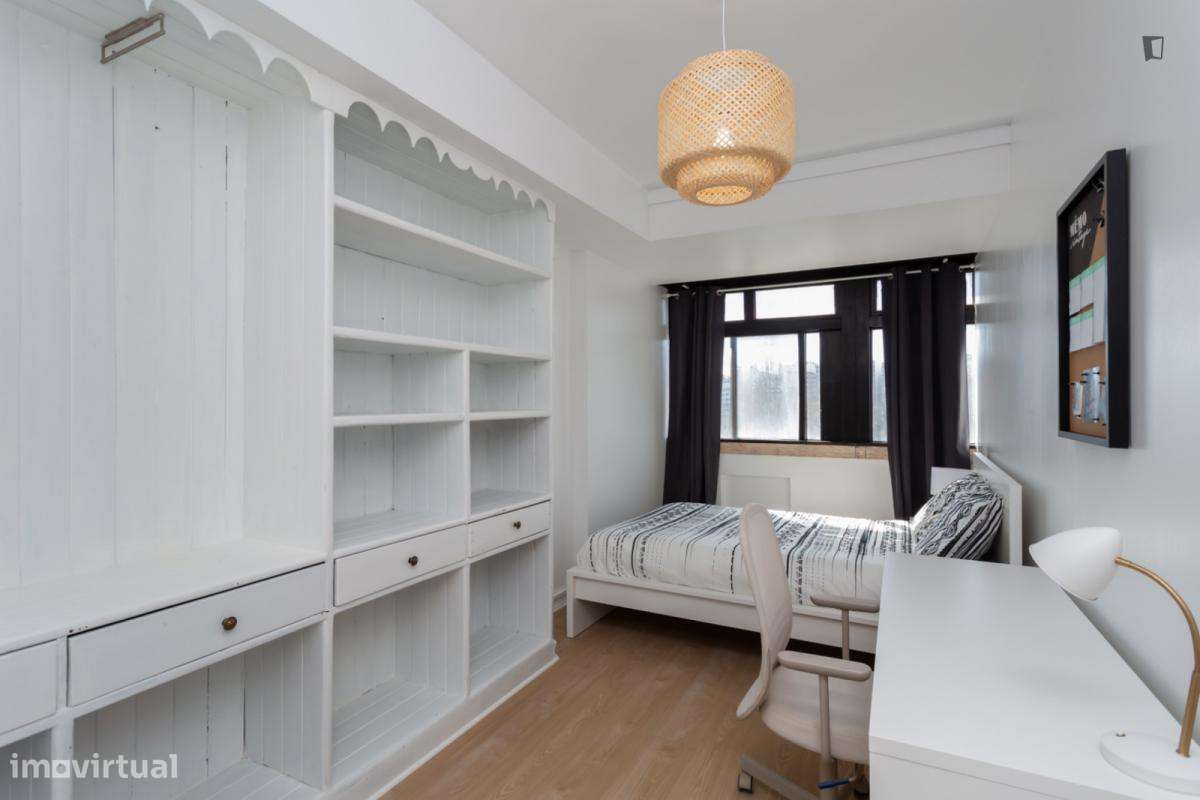 Quarto - localizado em Marquês de Pombal Lisbon - Grande imagem: 2/38