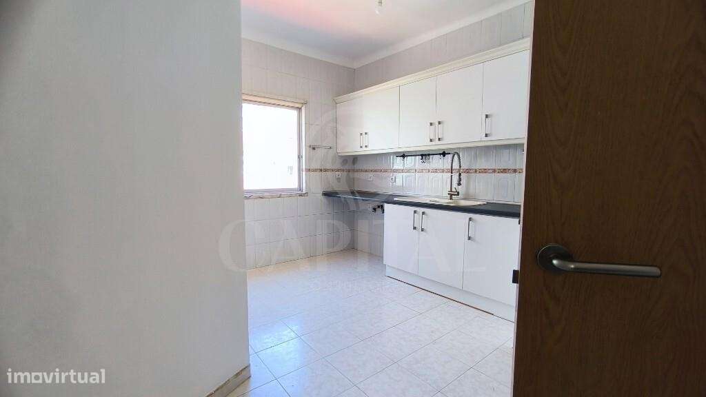Apartamento T4 nas Mercês-13