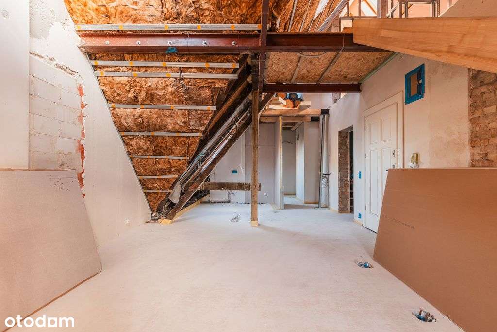 Dwupoziomowy apartament z własną przeszkloną wieżą-10