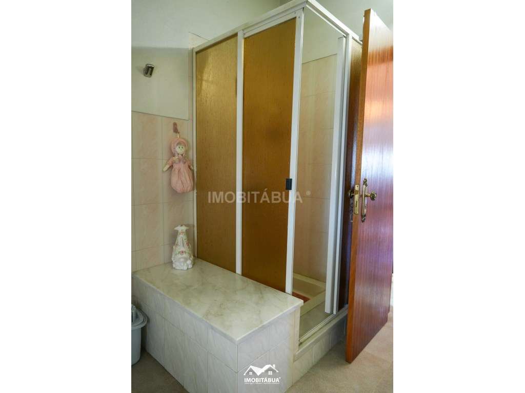Moradia T5 com Piscina (Jacuzzi Integrado), Jardim e Churrasqueira-25