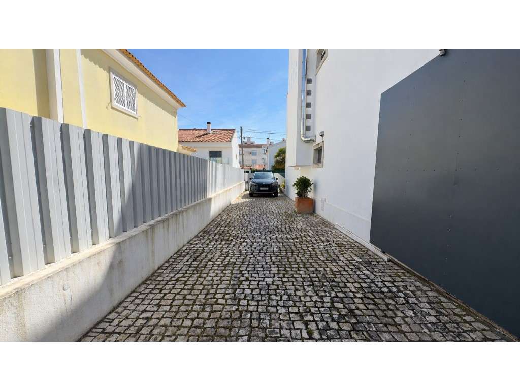 Moradia T4 isolada com piscina privada, jardim, garagem e 595 m² de...-7