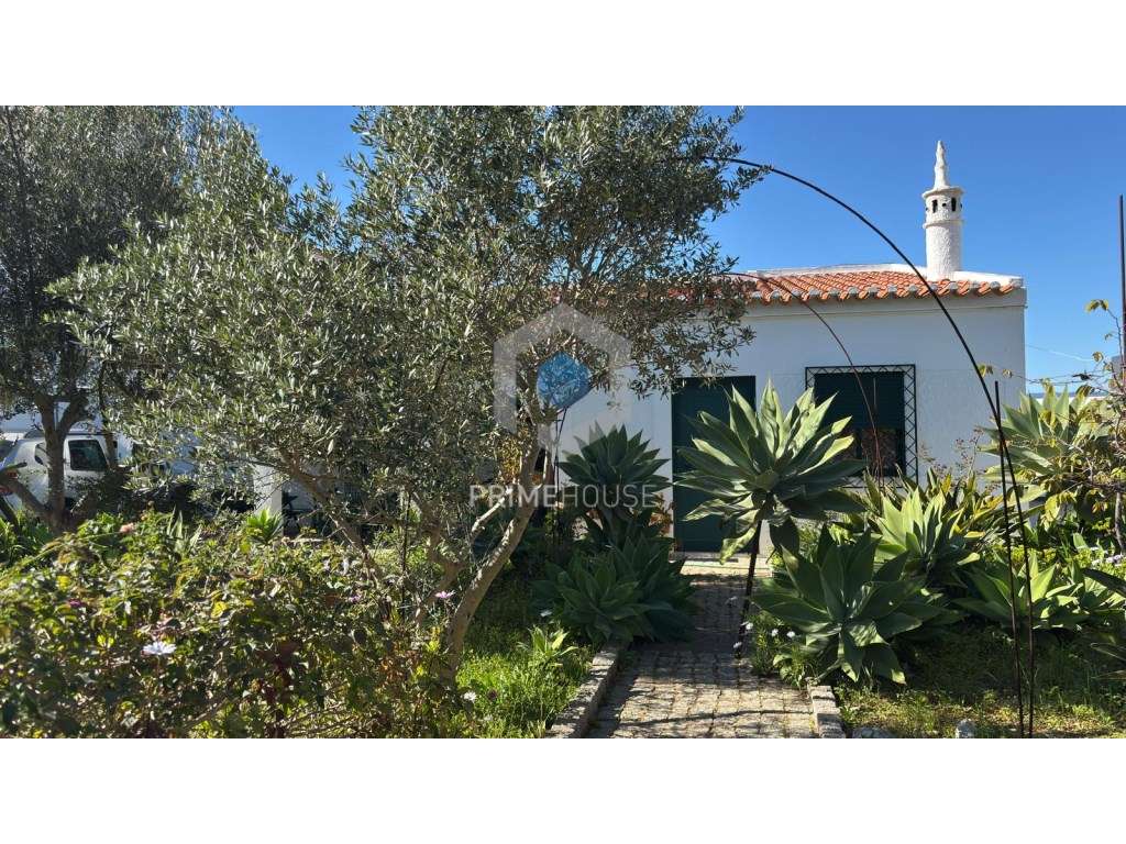 Moradia com Potencial Único para Viver ou Investir em Alvor - Algarve - Grande imagem: 1/42