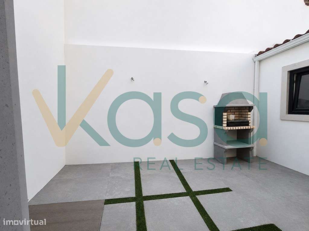 Moradia T2 Totalmente Remodelada com Logradouro Privativo Barreiro-5
