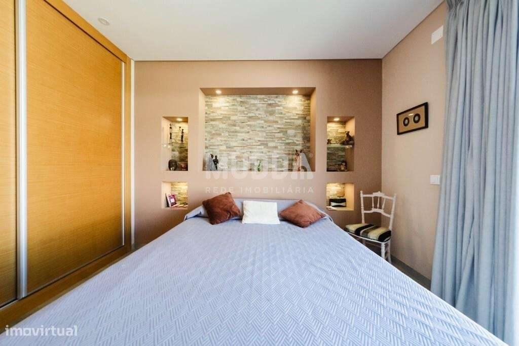 Moradia T3 Premium com Piscina, Jacuzzi e Design Contemporâneo na Foz-17