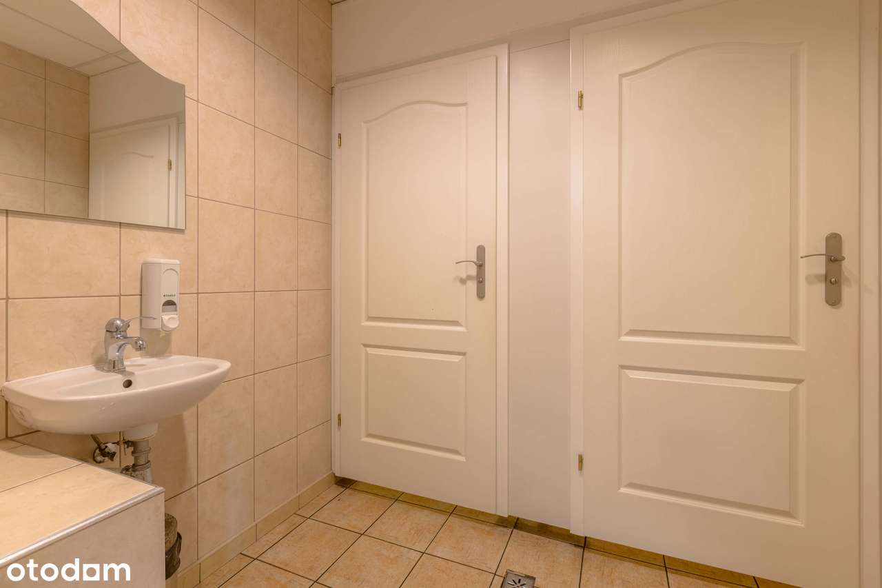 Lokal użytkowy o pow. 131 mkw.-3