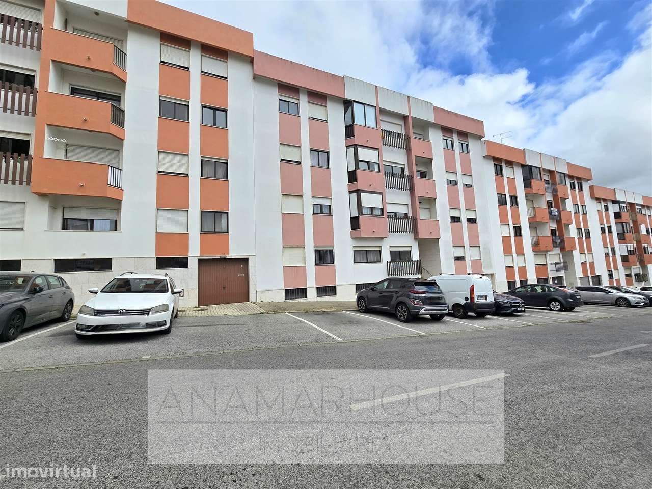 T2 Remodelado com Box para 2 Carros | Open Space 37m² | Vista Verde |-26