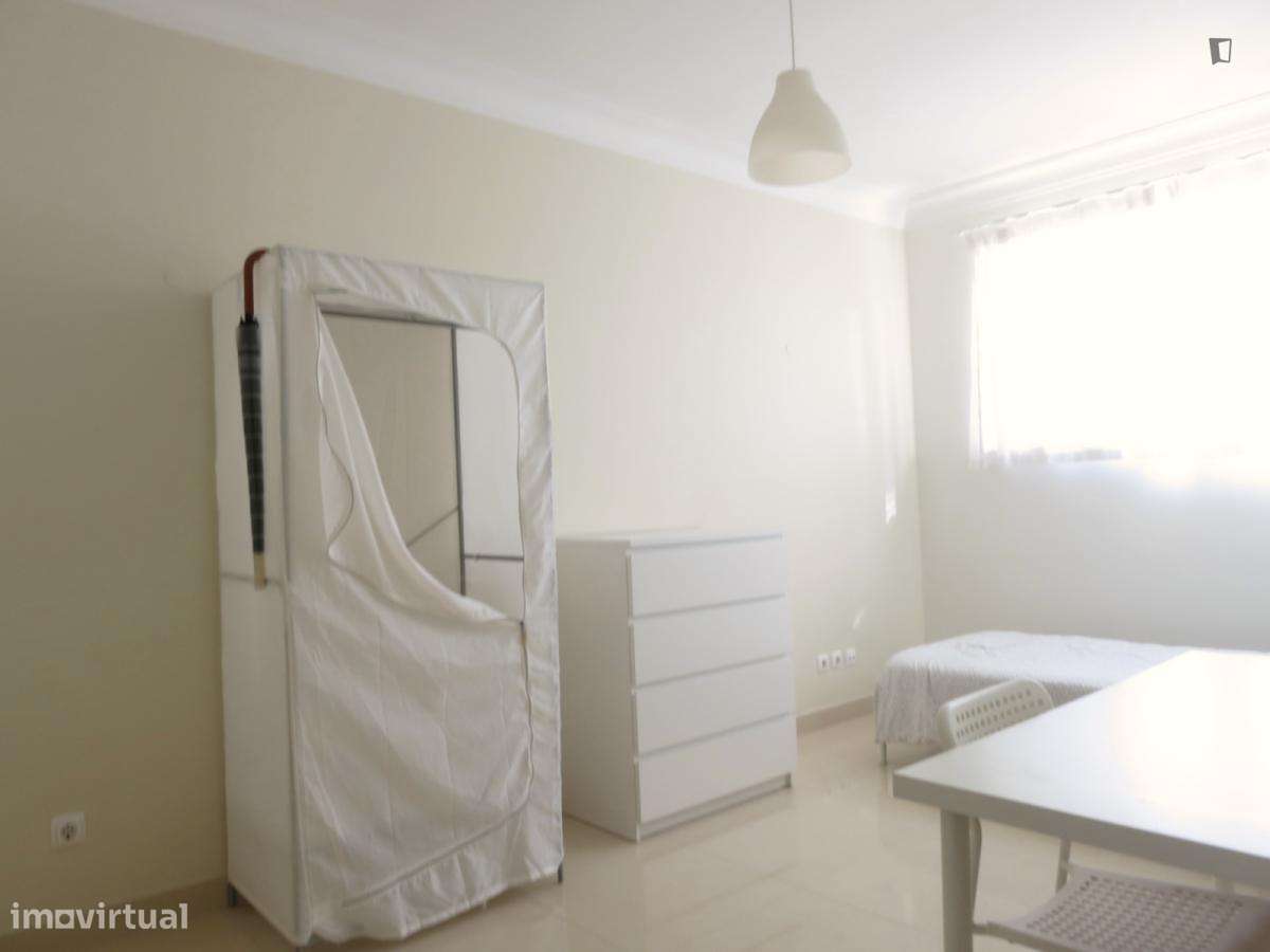 Quarto - localizado em Olaias Lisbon - Grande imagem: 2/5