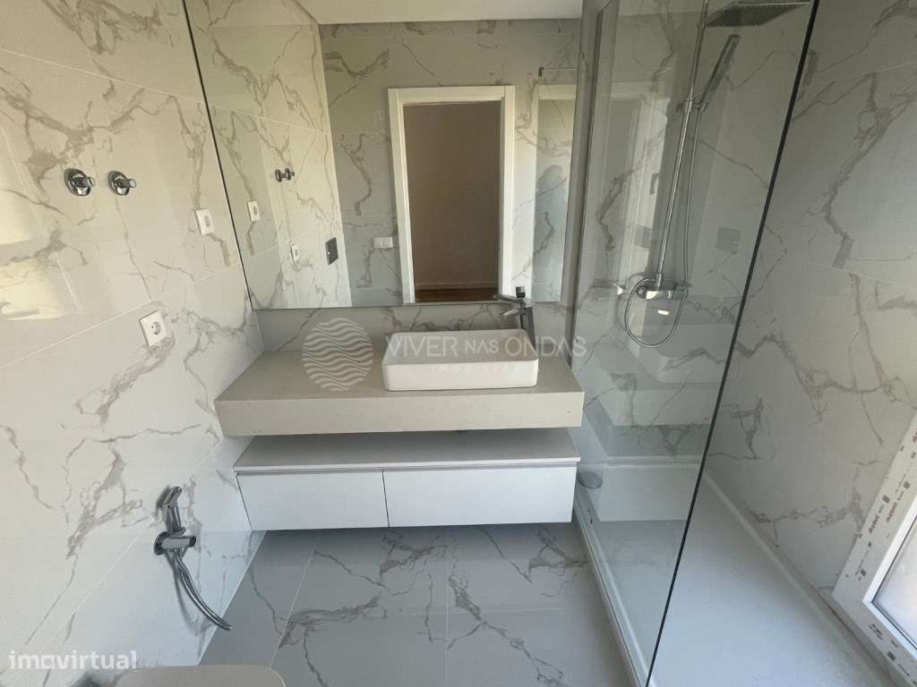 Moradia T4 de Luxo na Nova Urbanização da Caparica.-15