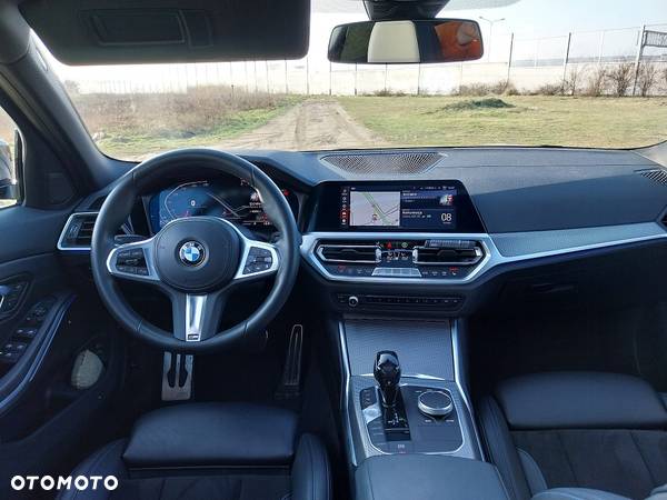BMW Seria 3 318d M Sport - 9