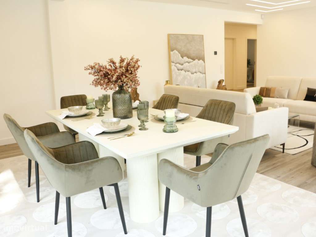 Moradia T4 com Jardim Privado e Piscina na Aroeira-8