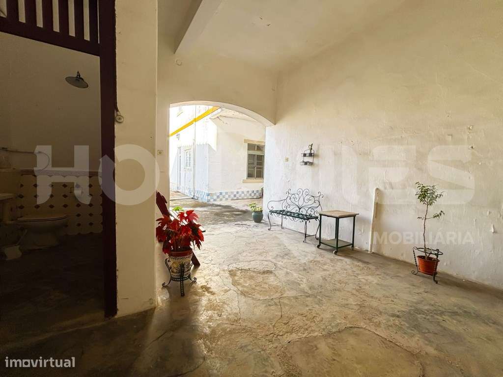 Moradia Secular de Charme | Casa + Jardim + Anexos | Potencial Hote...-14