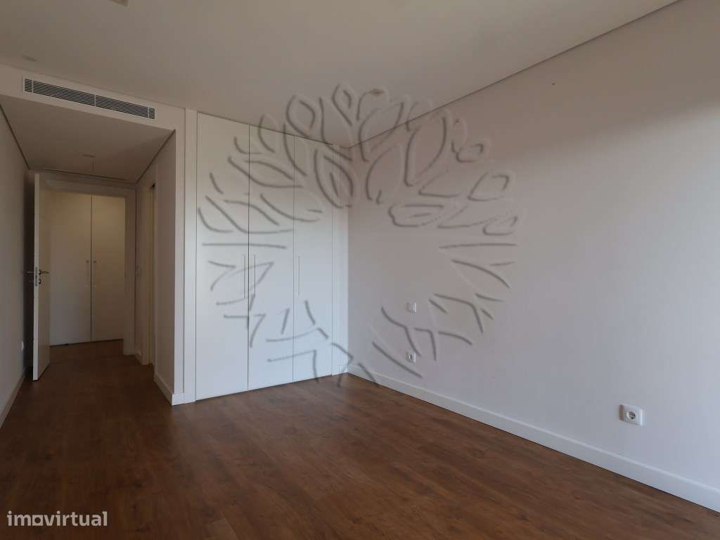 Apartamento T3 usado como novo em Vale Salgueiro, Montijo. Com 196 ...-45