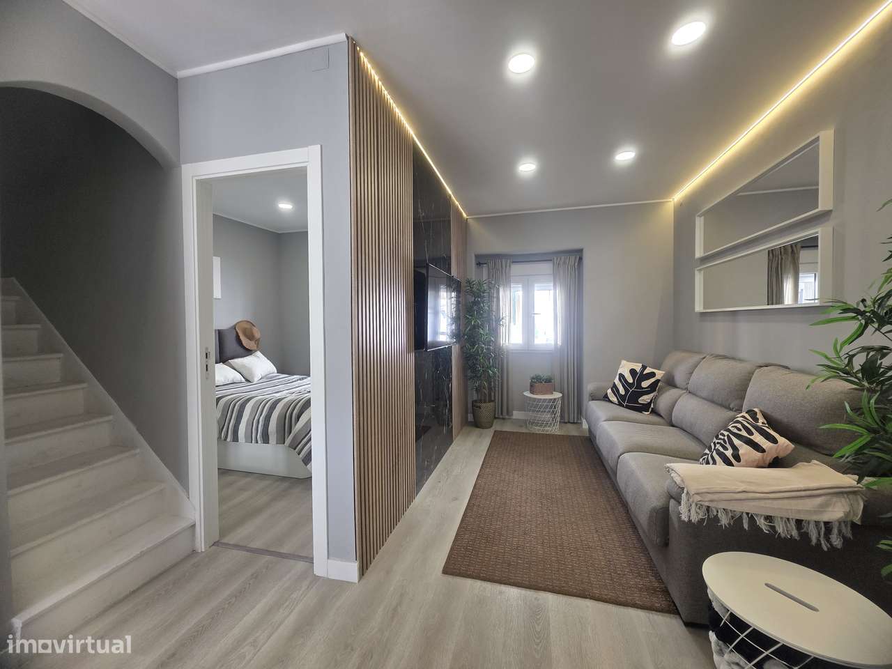 Apartamento T2 Duplex Recuperado - A 70m da Praia do Ouro-3