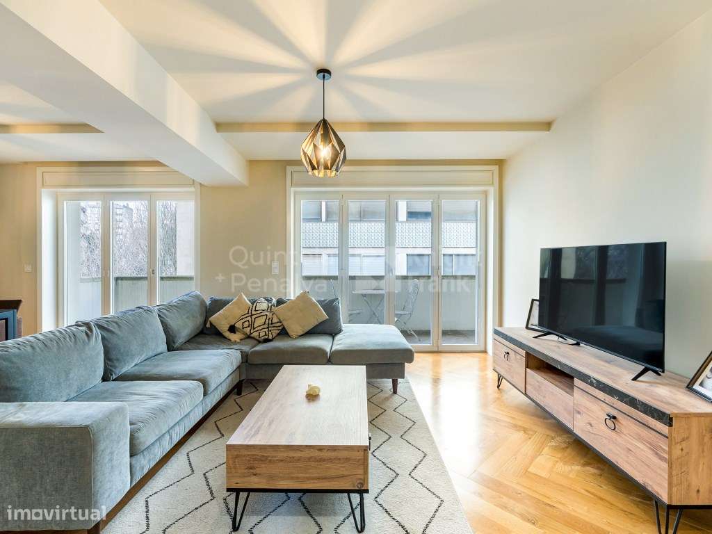 Apartamento T2 mobilado e renovado para arrendar no Porto - Grande imagem: 4/24