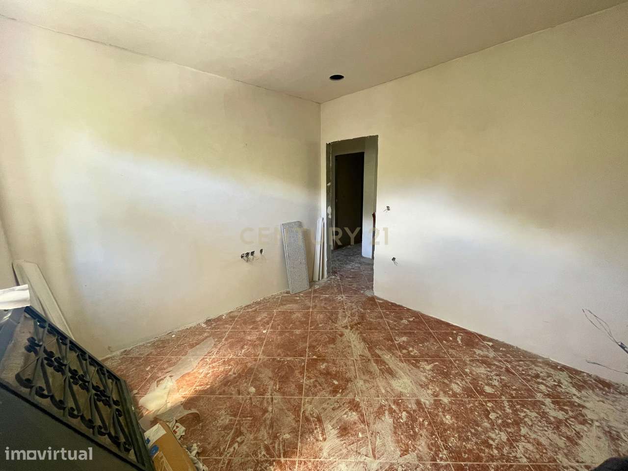 Casa para restauro em Duas Igrejas / Paredes-9