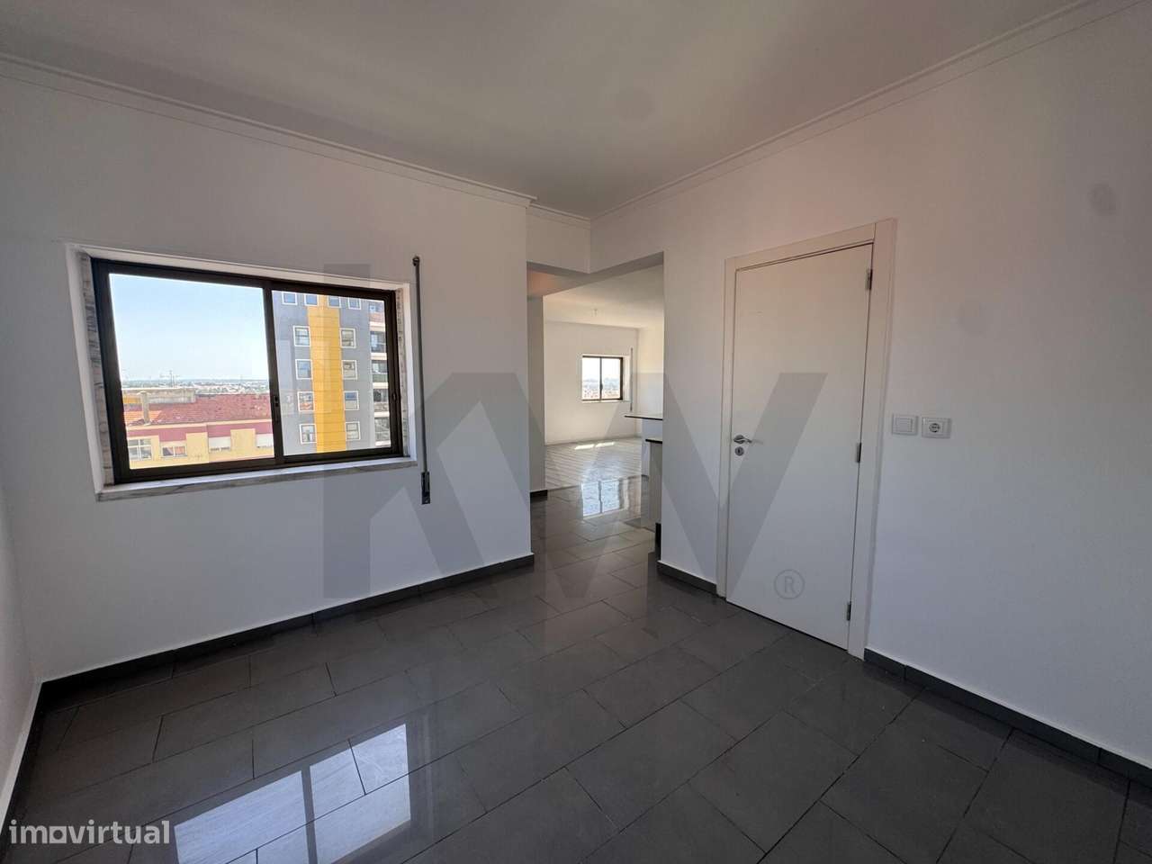 Apartamento T2+1 no centro da Cruz de Pau - Rua 25 de Abril-3