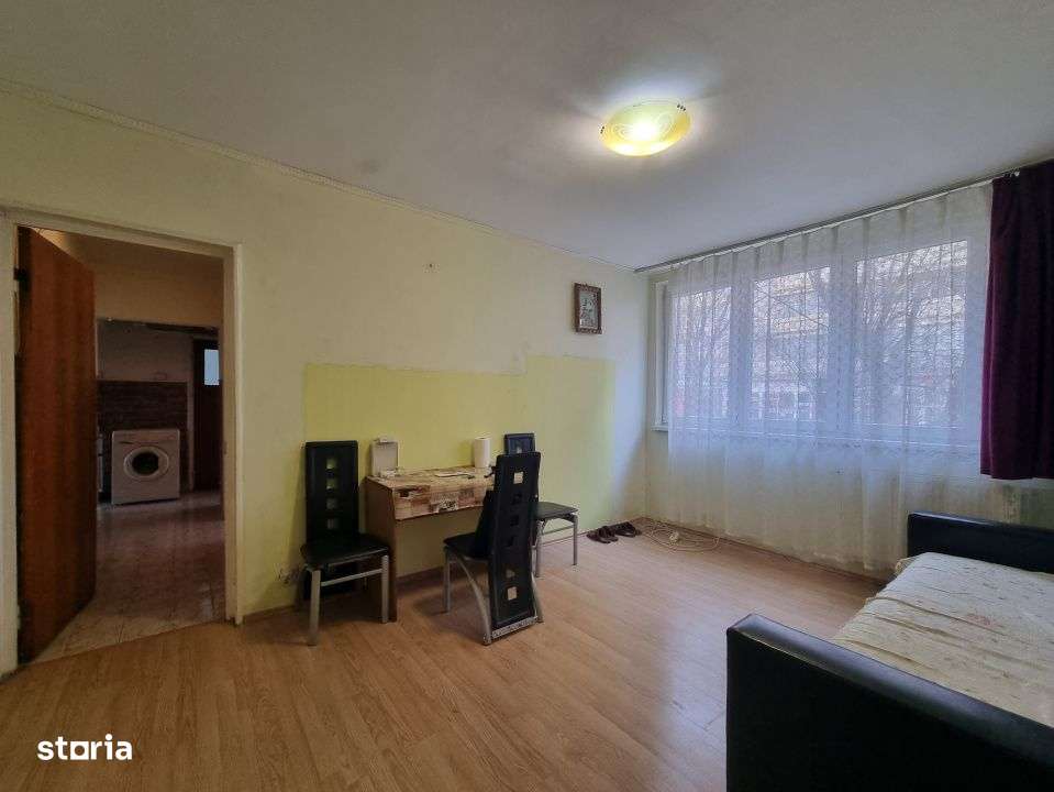 APARTAMENT 4 CAMERE SEMIDECOMANDAT