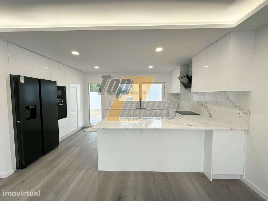 Moradia Isolada T4 Sobreda-5