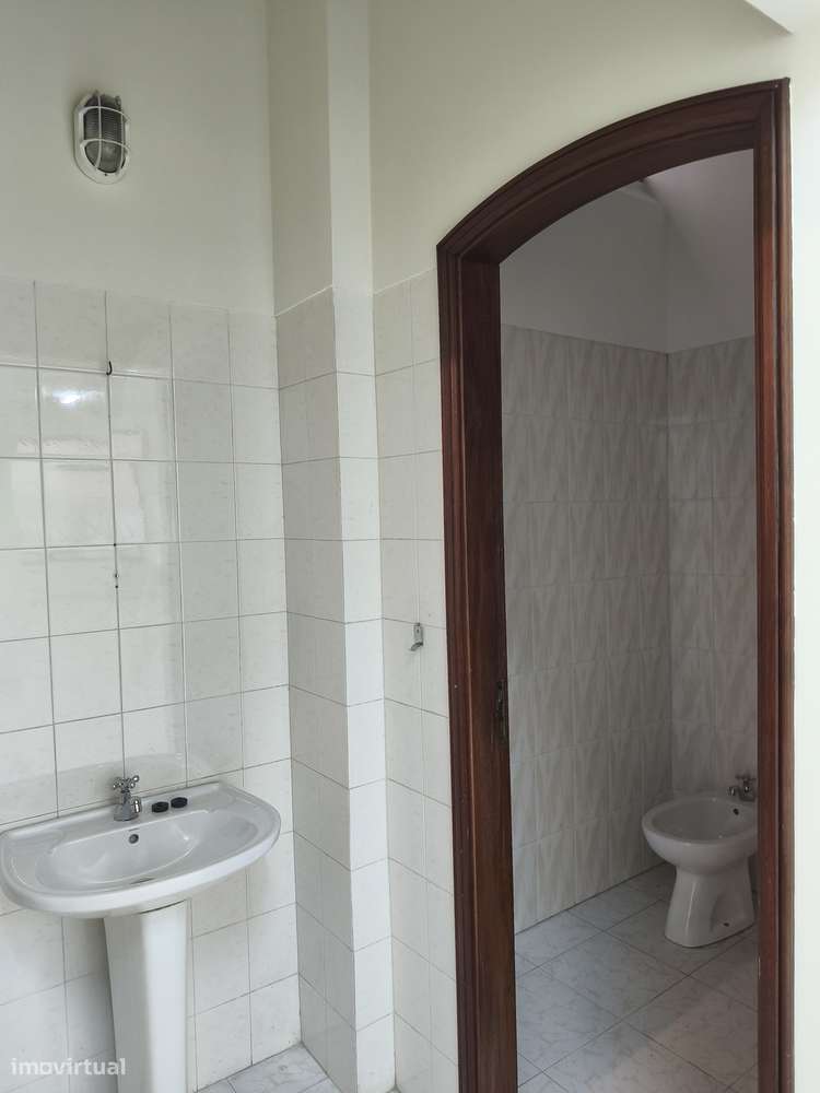 Loja no Casal do Cotão, Bem Conservada, Saída de fumos, 2 WCs, Montra.-5