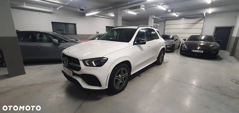 Mercedes-Benz GLE 300 d 4Matic 9G-TRONIC AMG Line - 2