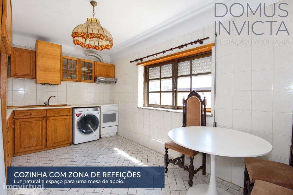 T3 com varanda, garagem e vista para o Castelo | Av. Cidade de Zamora-13