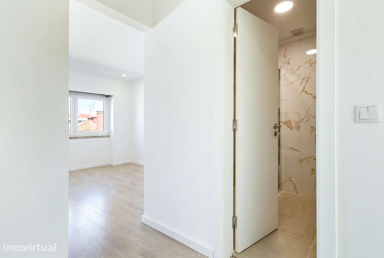 T2 a Estrear junto ao parque central da Amadora | Design moderno-4