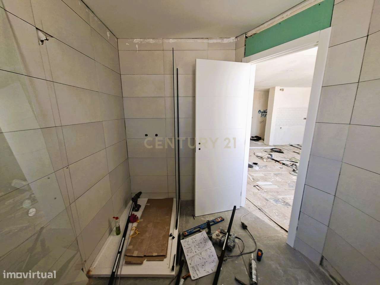 Apartamento Renovado em open-space na Penha de França, Lisboa-9