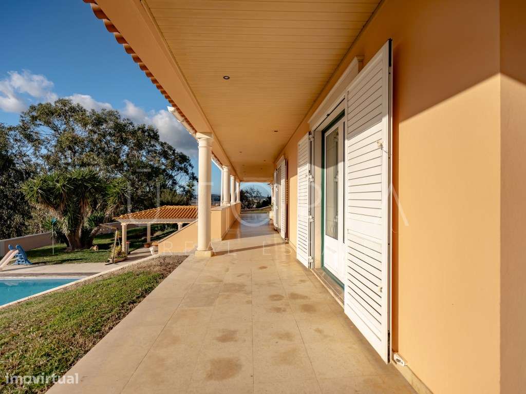 Moradia de Prestígio com Piscina, Campo de Ténis e Terreno Murado d...-24