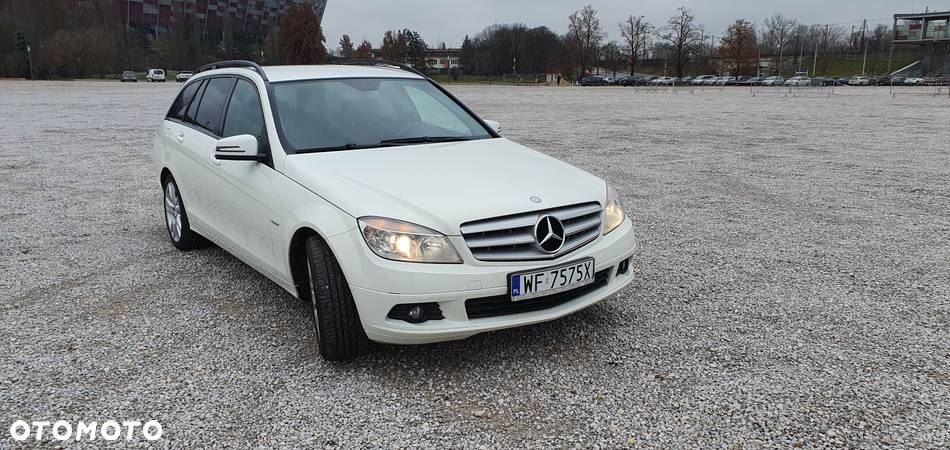 Mercedes-Benz Klasa C 180 T CGI Automatik BlueEFFICIENCY Avantgarde - 3