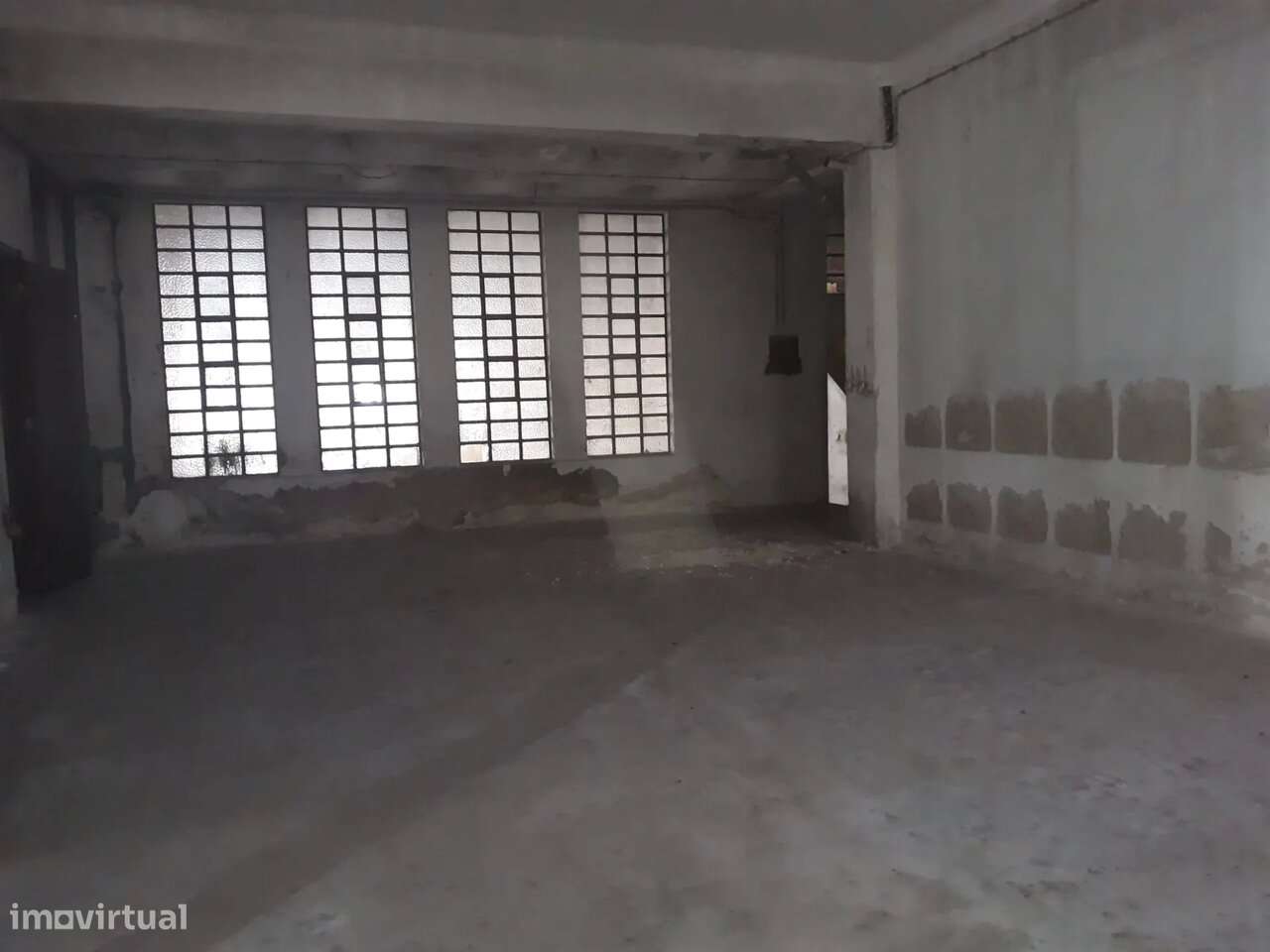 Prédio no Centro de São João da Madeira - Grande imagem: 3/24