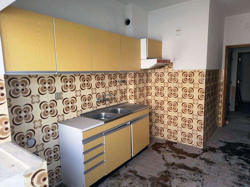 Apartamento T1 na Baixa da Banheira com grande potencial de valoriz...-10