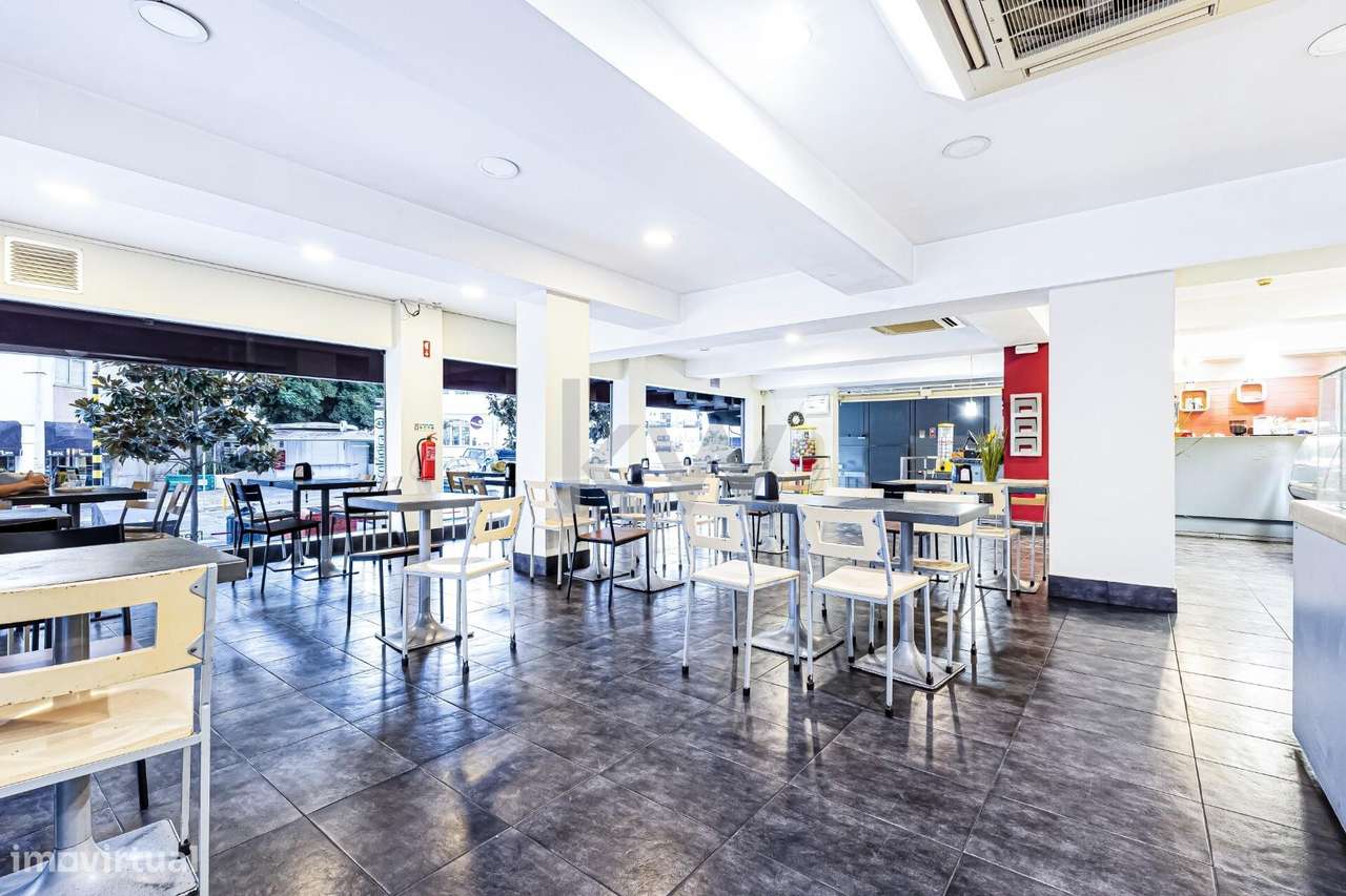 Restaurante e pastelaria em funcionamento localizado na Avenida 25 de - Grande imagem: 2/22