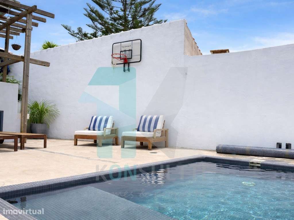 Moradia T3 + T2 em São João do Estoril - Alapraia-0