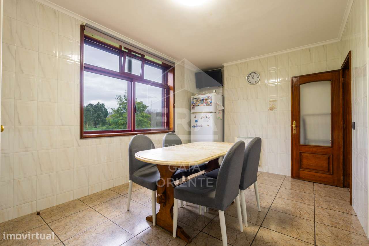 Apartamento T3 com Excelentes Áreas em Oliveira do Douro-17