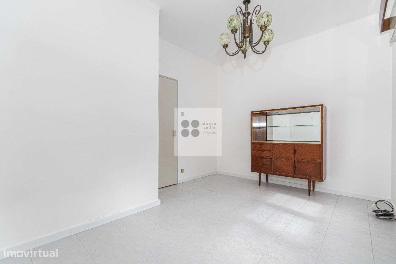 Moradia Bifamiliar, Quintal, Garagem, Local Sossegado.-28