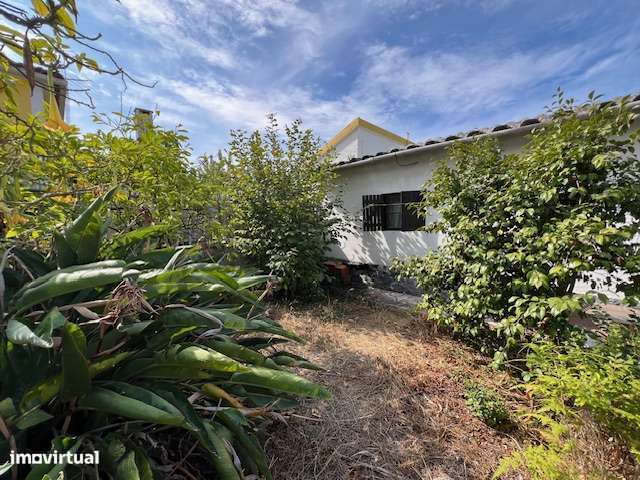 Moradia c/ Garagem, 692m2 de terreno, na Aroeira!-15