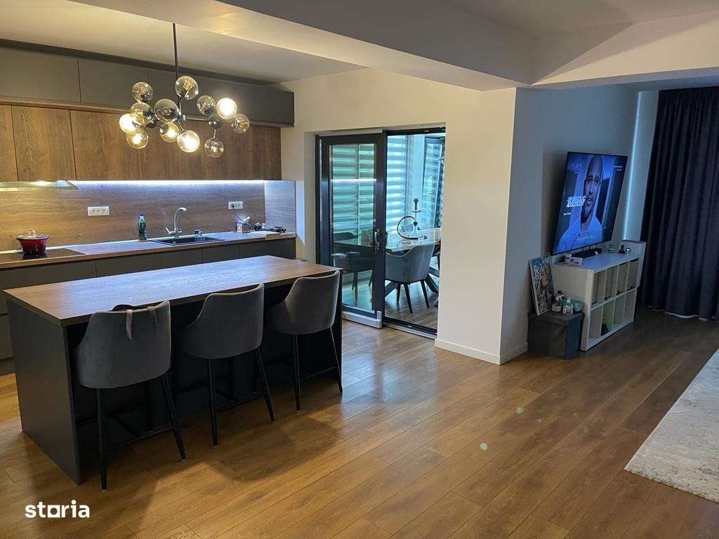 Casa, 240 m²,  - Imagine principală: 2/19